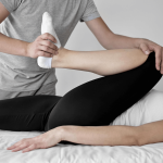 Ergotherapie am Kaffeetrichter Erfurt - Mobilisierung von Knie und Beinen